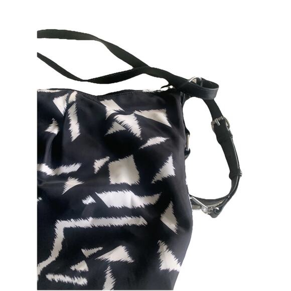 VINCE CAMUTO BLACK NYLON Large PURSE With TASSLE - Picture 6 of 7